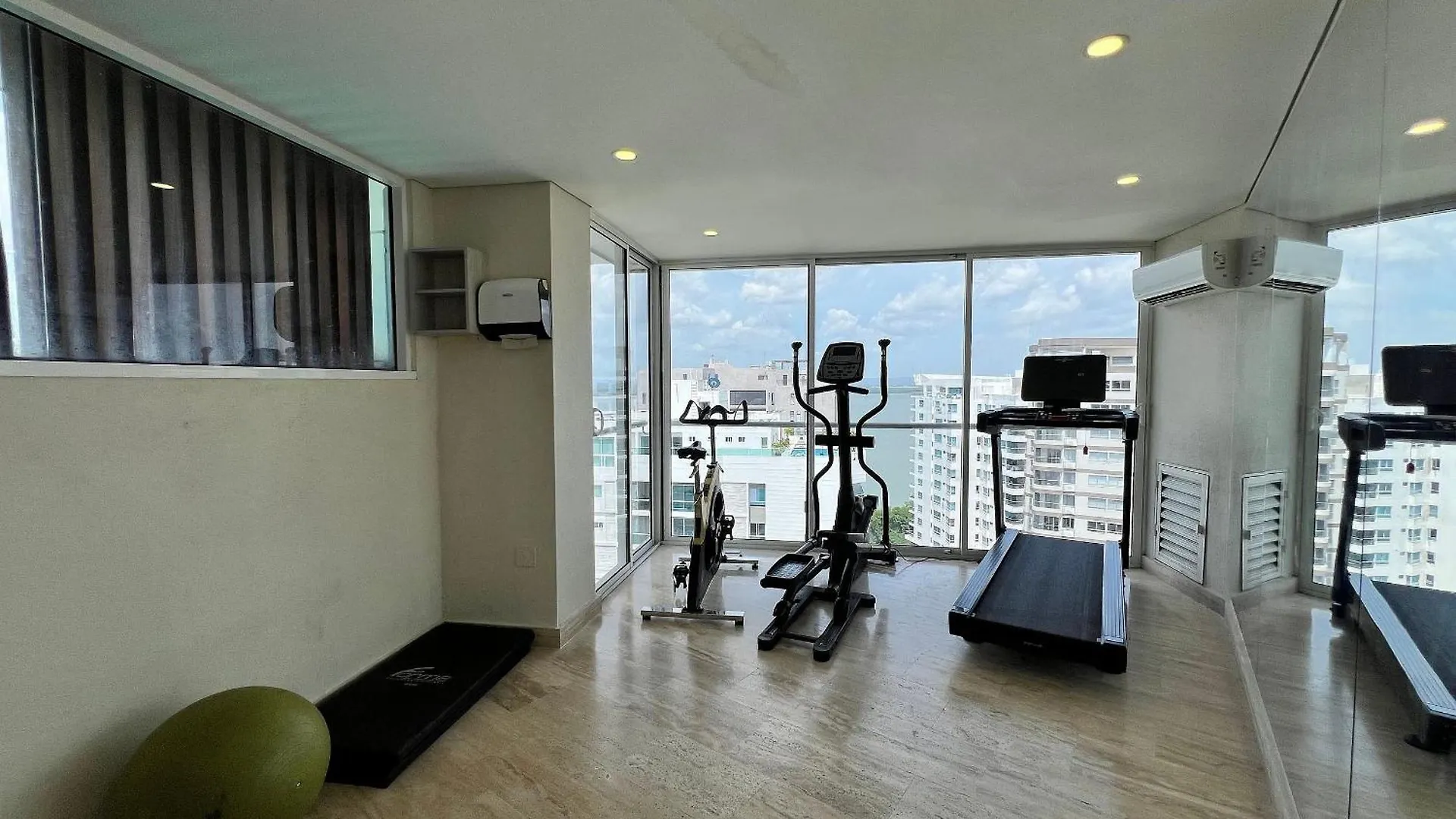 Apartment 2 Dormitorios junto al mar. Jacuzzi Privado