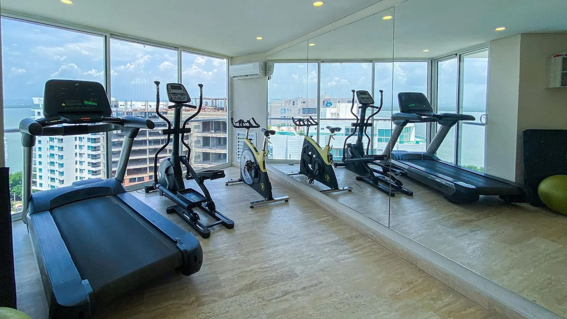 Apartment 2 Dormitorios junto al mar. Jacuzzi Privado