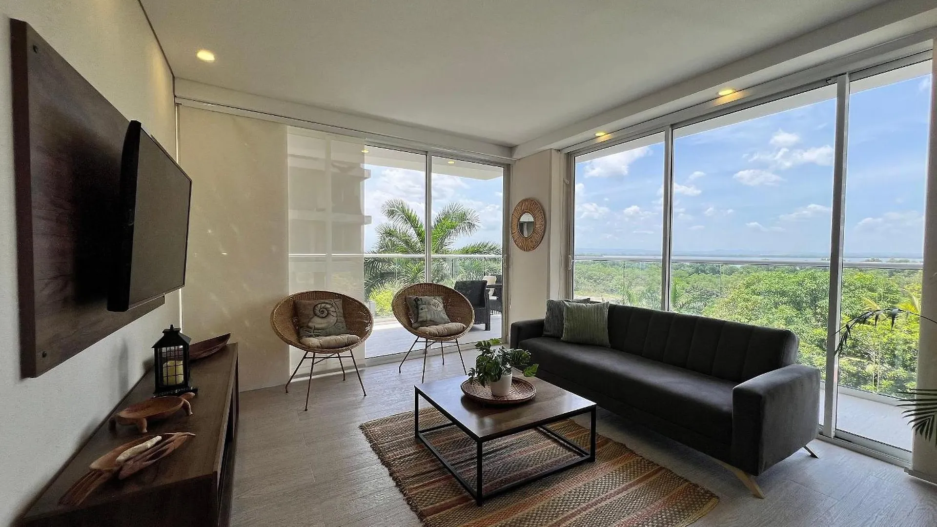 2 Dormitorios junto al mar. Jacuzzi Privado Apartment